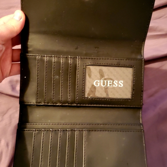 Guess wallet - Picture 2 of 3